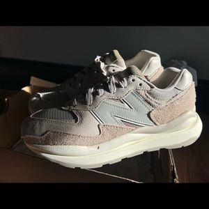 NWT new Balance 57/40 sneakers womens 9 mens 7.5 neutral